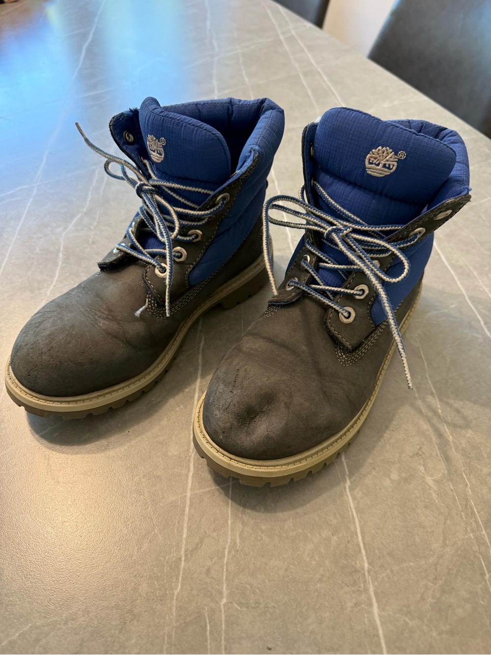 Timberland Boys Lace-Up Boots in Blue and Black Sz. 2.5